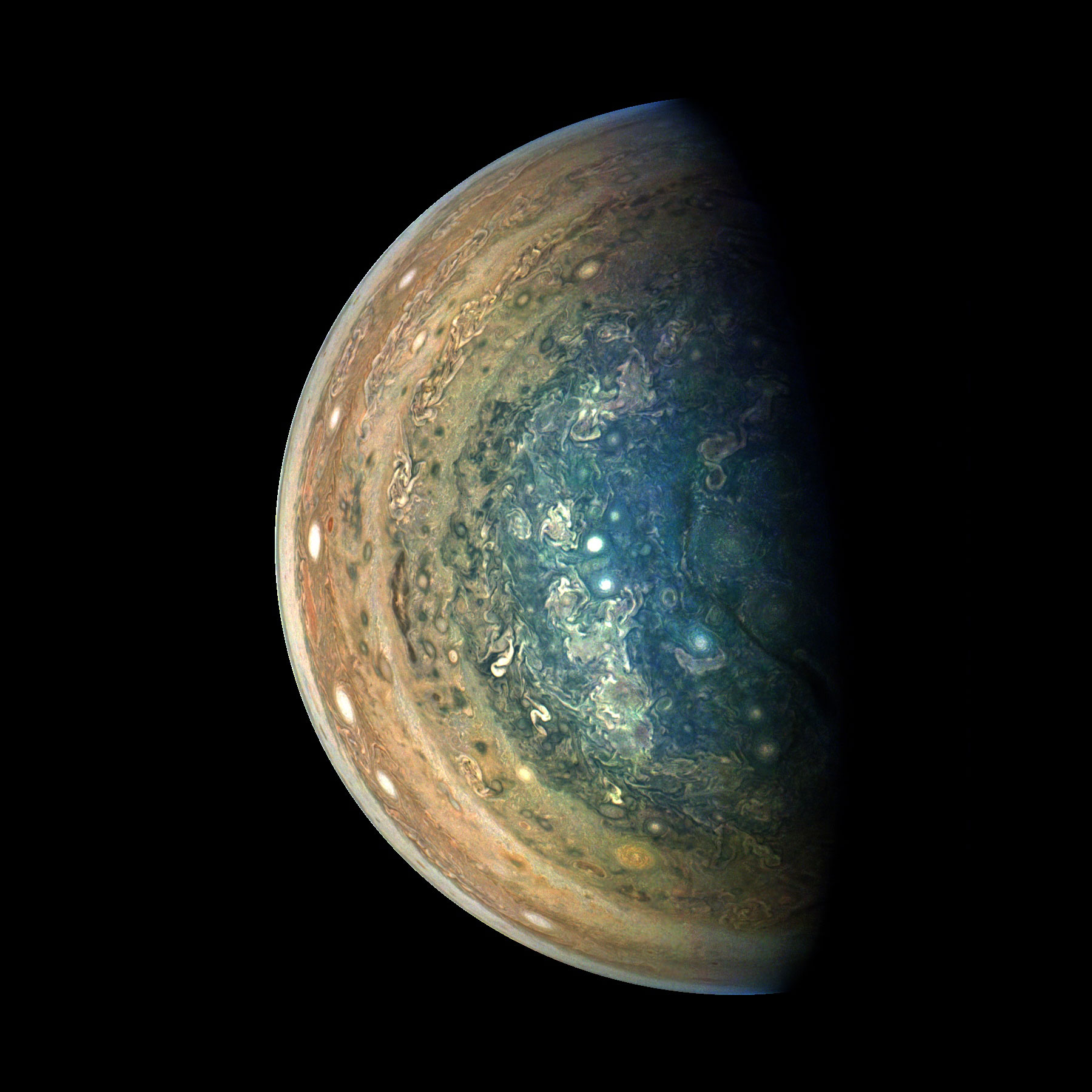 18 01 19 木星の南極を真上から撮影した最新画像 Nasaの木星探査機ジュノーの最新画像と情報を翻訳